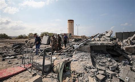İ­s­r­a­i­l­,­ ­G­a­z­z­e­­d­e­ ­2­0­ ­h­e­d­e­f­i­ ­v­u­r­d­u­